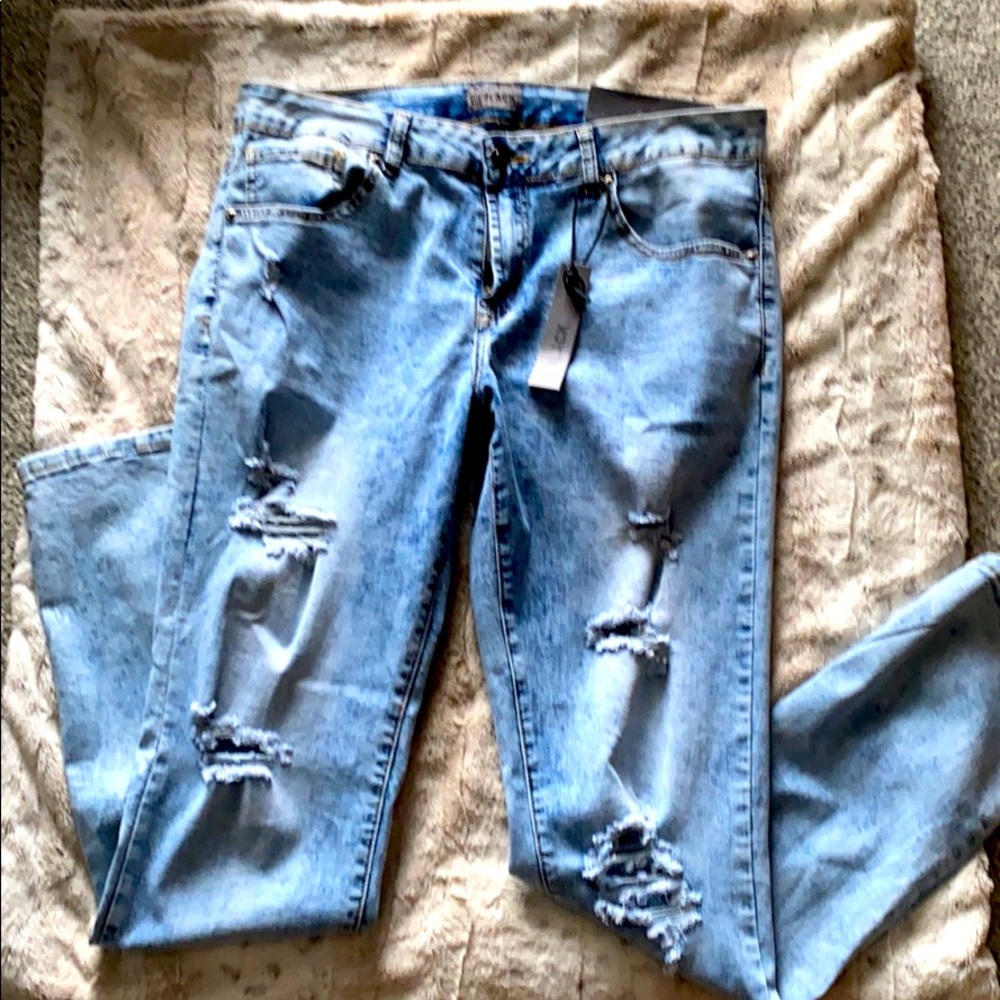 Distressed skinny jeans